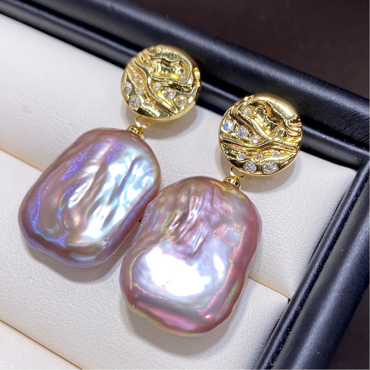“Pearl Aura" Baroque Earrings E03