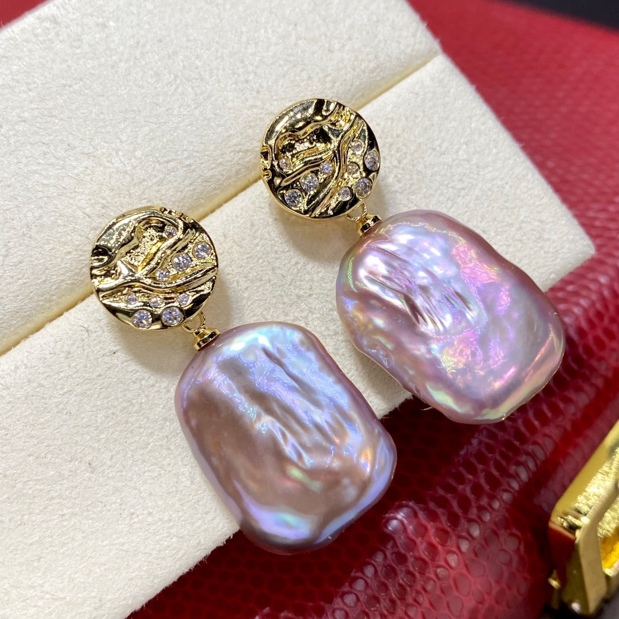 “Pearl Aura" Baroque Earrings E03