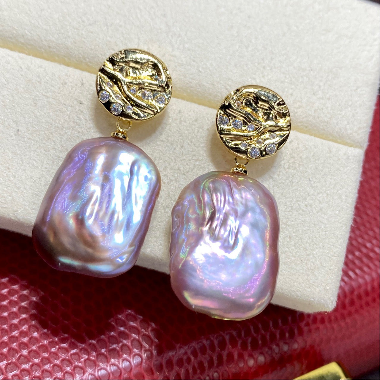 “Pearl Aura" Baroque Earrings E03