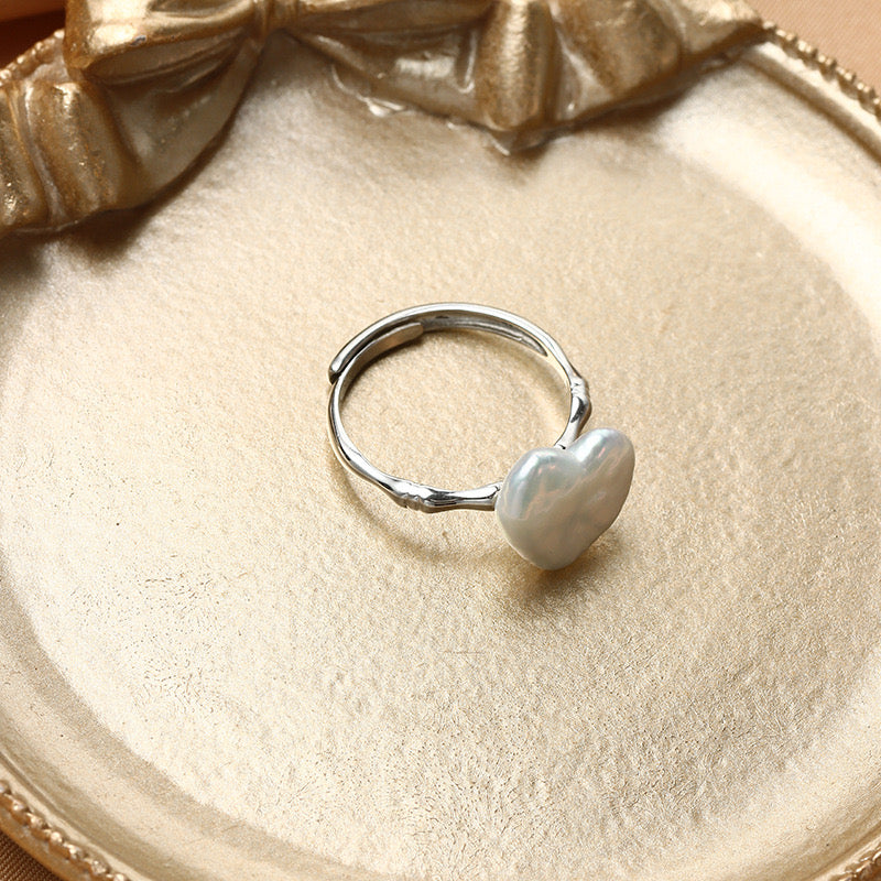“Pearl Aura” Heart Pearl Ring R02