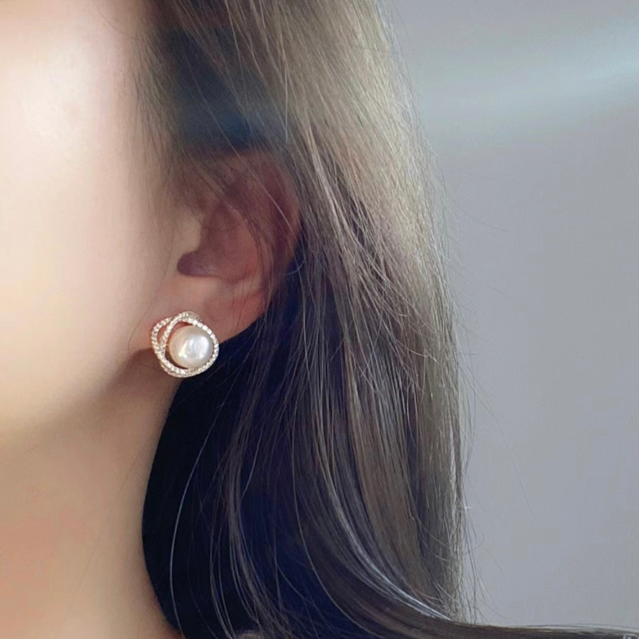 “Pearl Aura” Pearl Earrings E10