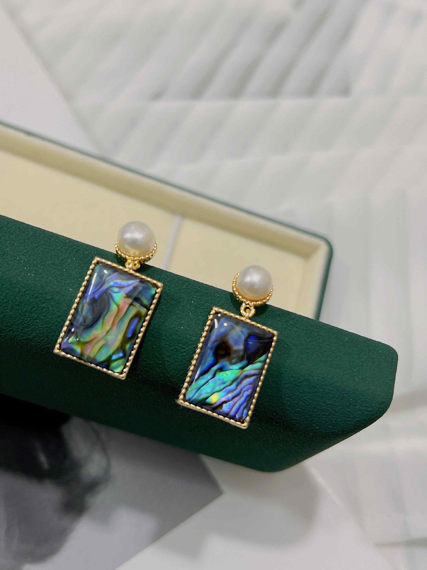 "Pearl Aura"Coastal Breeze