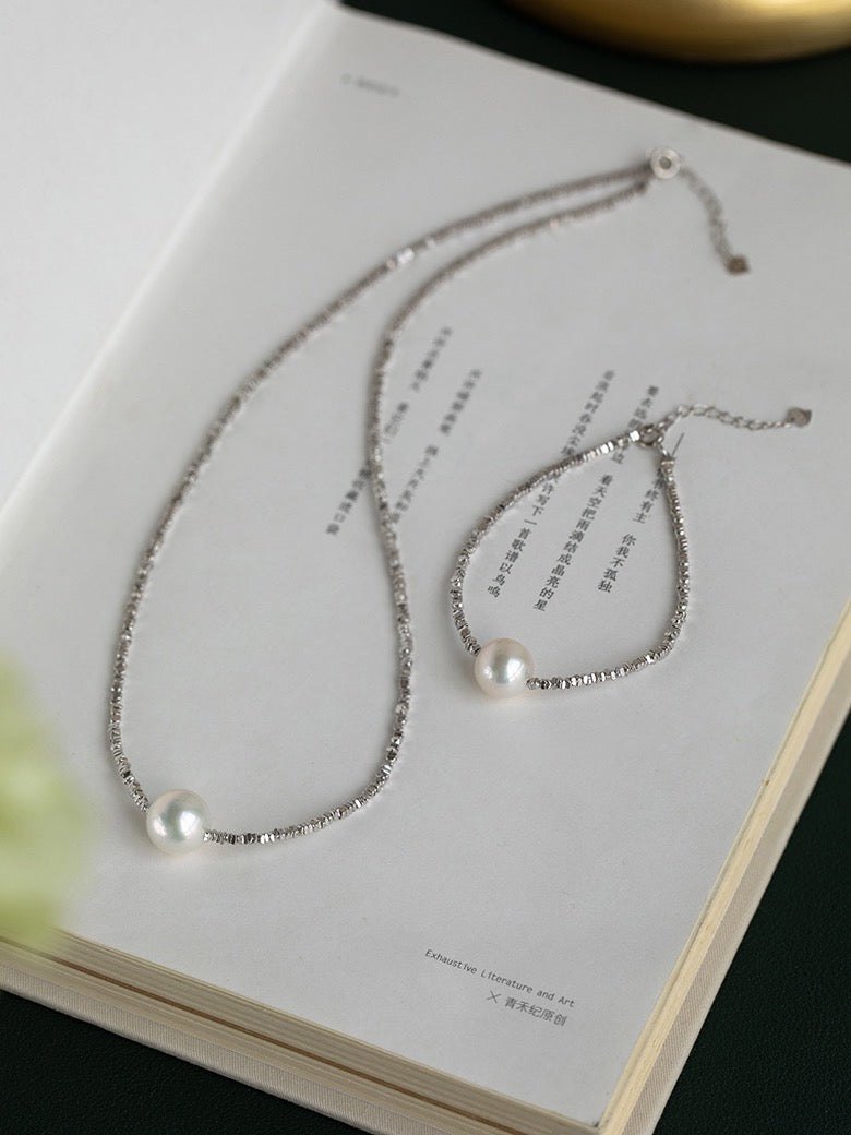 “Pearl Aura" Moon Shadow Necklace