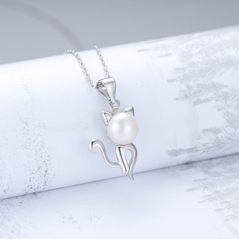 “Pearl Aura” Pearl Cat Pendant
