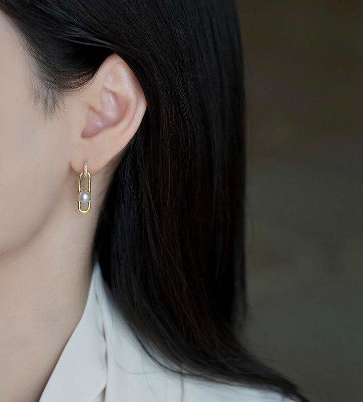 “Pearl Aura” Pearl Clip Earring