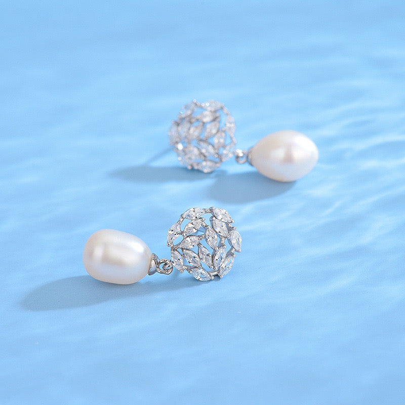 “Pearl Aura” Drop Earrings E05