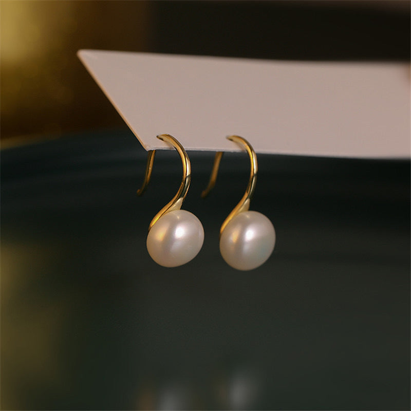 “Pearl Aura” Pearl Earrings E11