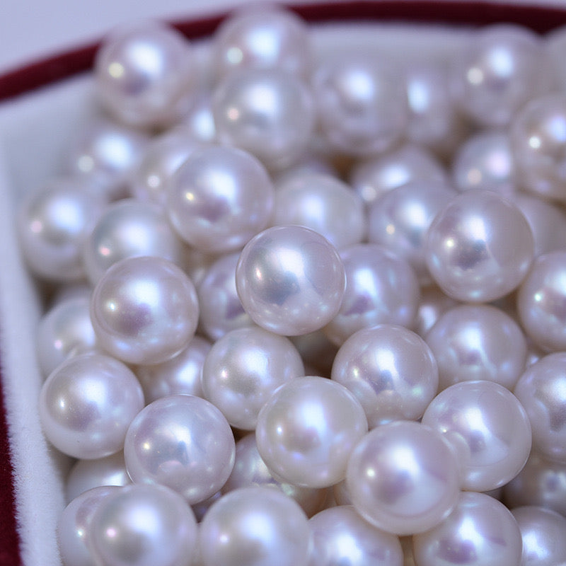 “Pearl Aura” White round Pearls
