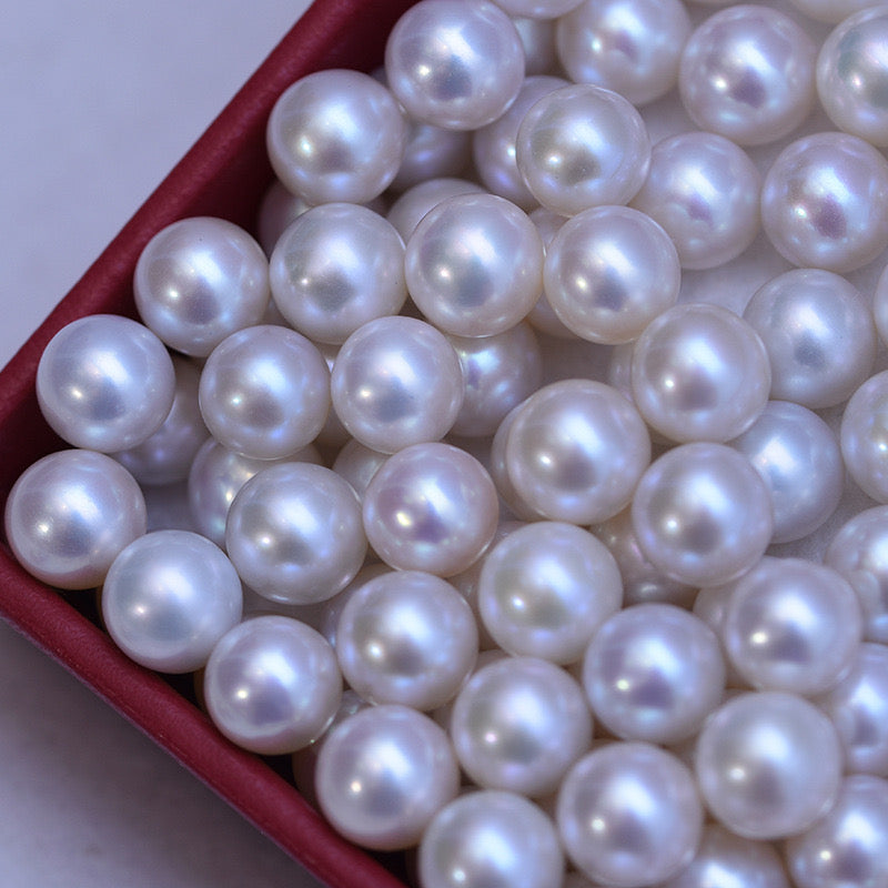 “Pearl Aura” White round Pearls