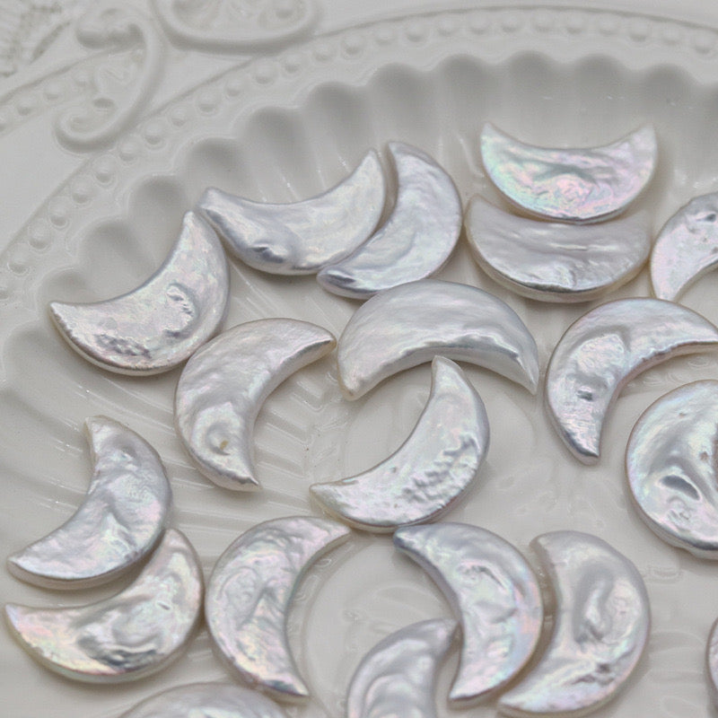 “Pearl Aura" Moon- shaped pearls