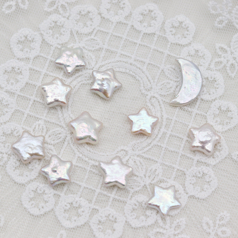 “Pearl Aura" Moon- shaped pearls