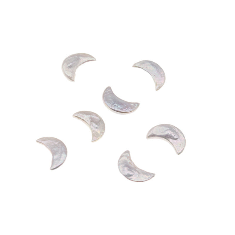 “Pearl Aura" Moon- shaped pearls