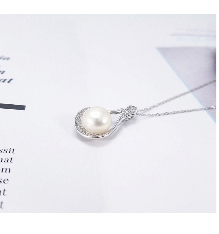 ”Pearl Aura“ Drop Pendant