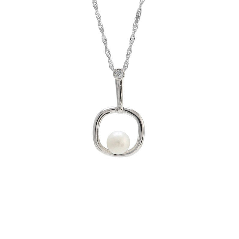 ”Pearl Aura“ Gleaming O Pendant