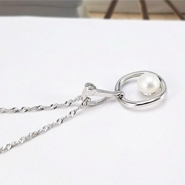 ”Pearl Aura“ Gleaming O Pendant